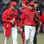 カープ栗林『右内転筋違和感』で登録抹消。新井監督「古傷の部分」初回に異変「思ったところに投げられてなかった」