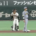 【巨人対阪神9回戦】巨人・平山がアクシデント緊急交代　走塁中に左太もも裏痛めたか