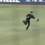 中日・山本泰寛、罰金級の糞プレー！！ イキりグラブトスで無駄な失点ｗｗｗｗ