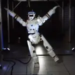 【悲報】中国の人型ロボットさん、華麗なダンスで限界突破ｗｗｗｗｗｗｗｗｗｗ