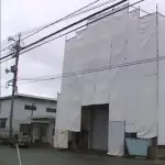 【悲報】鳥取の70代現場作業員、落ちてきた鉄板に腕を切断されてしまう😨😨😨