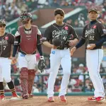 楽天イーグルス「パリーグ最下位です」「観客数12球団最下位です」「問題だらけです」←これ