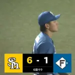 レフト野村佑希、フェイントした結果・・・　大きく跳ねて後逸し2点タイムリーにしてしまう