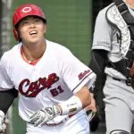 カープ平川蓮、1号先頭打者ホームラン！左打席で逆方向に叩き込む