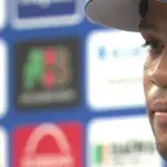 引退表明のビシエド、試合後に中日時代からの仲間・京田陽太に花束贈られ涙…ナインに胴上げされ6度宙を舞う