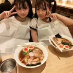 【朗報】ラーメンを食べる博多のメスガキさん、むほほすぎるｗｗｗｗｗｗｗｗｗｗ