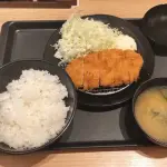 【衝撃】550円のトンカツ定食、ガチで強すぎるｗｗｗｗｗｗｗｗｗｗ
