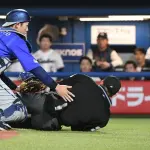 【悲報】オスナのバットが当たった川上審判、40日間経っても意識回復せず…