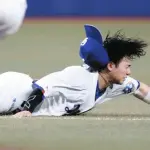 【中日】村松開人、守備で右手首強打のアクシデントで交代も軽症強調!!