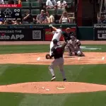 村上８試合ぶり18号同点ソロホームラン