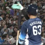 西武・長谷川、ポール際に特大ファールでリプレイ検証を要求