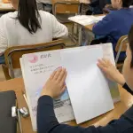 音楽の教科書の君が代ページにプリントを貼らせる←これ教育基本法違反じゃね？