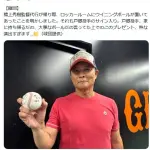 巨人・橋上秀樹監督代行、無事ウイニングボールをゲット