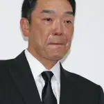 【悲報】巨人・阿部慎之助監督さん、18歳娘の首を絞め殴った疑いで現行犯逮捕・・・・・・・・・