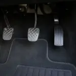 謎の勢力「MT車ならクラッチあるから踏み間違え事故は起こらない(ｷﾘｯ」←これ