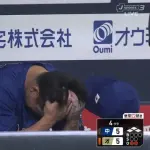 【悲報】 中日・牧野、痛恨の3者連続四球で頭を抱える・・・