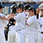 サブロー監督、9回二死満塁で「死ぬ気で抑えろ、死ぬ気で守れ」とゲキを飛ばし勝ちに導く