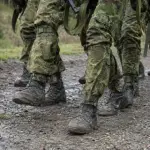 【悲報】自衛隊員、基地の外を歩く「行進露営」の訓練中に30人が体調不良になり14人が熱中症へ…