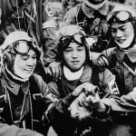 【悲報】特攻隊さんの特攻前の集合写真がこれ、この人達のおかげで今のワイらが存在するんやな・・・・・・・・・