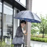【悲報】社畜さんの出勤スーツ、ビッショビショになってしまうｗｗｗｗｗｗｗｗｗｗ