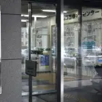 はま寿司の洗剤かけおじさん、ついに特定され逮捕wwwwwwwwww