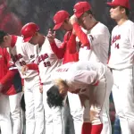 カープ塹江＆益田炎上で延長12回逆転負け。名原同点打！ファビ3号！9回裏に執念の同点劇も5時間超え大雨試合を落とす【広島2-5日ハム/試合結果】