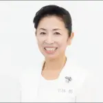 【悲報】マナー講師さん「手の甲を見せて飲み物を渡すのはNG。ナイフを隠し持っていると思われる」ｗｗｗｗｗｗｗｗｗｗ