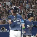 西武・ネビン、ブチギレバット投げ！！ 退場になりそうなのを桑原が止める