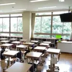 【悲報】小学校教師さん、教え子にブリッジさせ「成績入るから頑張れ」と声かけながら盗撮・・・・・・・・・