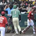 阪神・森下が球審への暴言でプロ初退場　空振り三振後に宣告、球場騒然　初球と３球目のストライク判定に不満げな態度