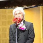 【画像】佐藤浩市(65)、信じられないくらい美しい白髪