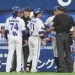 DeNA相川監督、遅延行為で初退場　延長11回、宮崎の空振り三振の判定に…打撃妨害だとして長時間抗議　責任審判の説明に球場大ブーイング