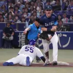 中日井上監督、怒りが収まらない模様「細川もだけど、すぐ近くに一塁ランナーコーチもいるのにね…」