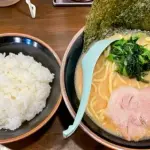 【悲報】ラーメン屋さん、ラーメン＋ごはんをセットにしがちｗｗｗｗｗｗｗｗｗｗ