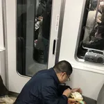 【衝撃】チー牛カップルさん、電車でセッ◯ス開始wwwwwwwwww