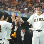 巨人・坂本勇人が〝風紀委員長〟に！「巨人軍は紳士たれ」の伝統を受け継ぐ