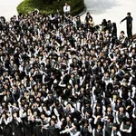 【悲報】韓国人女性の集合写真、ガチで見た目の話になってしまう・・・・・・・・・