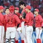 【悲報】カープ小園＆坂倉の連続エラーで大量失点。守備ミスからターノック5失点炎上