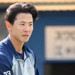 ヤクルト・内山は「左肩関節脱臼」の診断　球団発表　１９日・広島戦の守備でダイビングキャッチ試み負傷