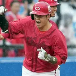 カープ小園『懲罰スタメン落ち』も代打2ラン！新井監督「本人も考えることがあると思うから」【監督談話/祝勝会】