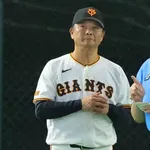 巨人・橋上秀樹監督代行、主将の岸田行倫捕手を公式戦初の一塁で起用した意図を明かす