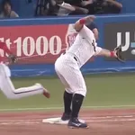 【動画】ヤクルト対広島でとんでもない誤審が発生wwwww