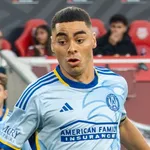 【衝撃】W杯さん、口元を手で隠すだけで一発レッド退場ｗｗｗｗｗｗｗｗｗｗ