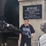 【悲報】日本女さん、イギリスでぶちギレられて世界に晒されてしまうｗｗｗｗｗｗｗｗｗｗ