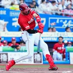 楽天・マッカスカーの大飛球がフェンスオーバーの可能性　吉井新監督「やっぱり疑わしい時は審判に」