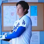 【MLB】大谷翔平、7回途中で交代…　左足を引きずる　膝をアイシング治療＆テーピングでぐるぐる巻き