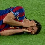 サッカー選手って痛いふりするのスポーツマンシップなくね？