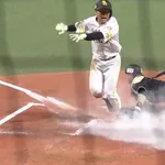 海野の四球から逆転　小久保監督からほめられる「満点の打席」