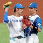 【日本ハム】表情にスタンド大爆笑　加藤貴之と清宮幸太郎がまるでカップルの距離感