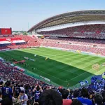【悲報】サッカーの時だけゴミ拾いする日本人さん、正直偽善すぎるｗｗｗｗｗｗｗｗｗｗ